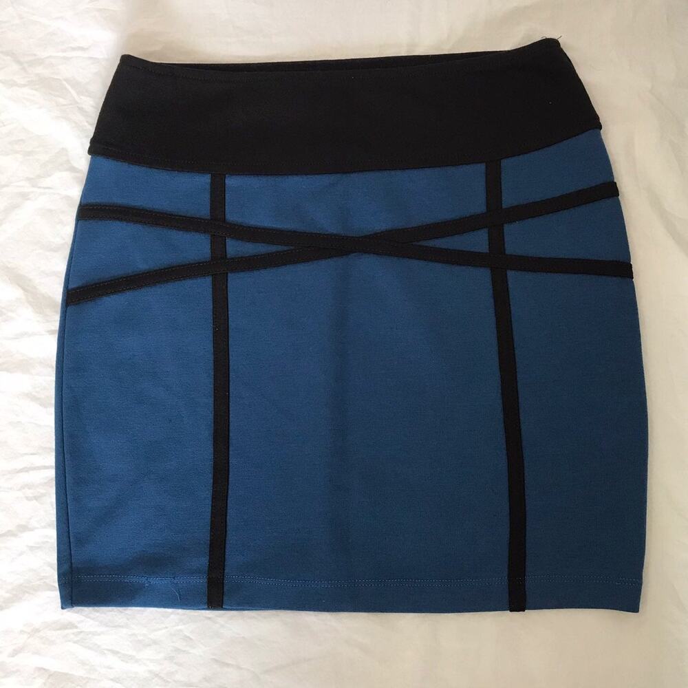 Basic House Mini Skirt Size Small - image 2